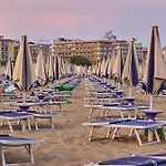 Great With Outdoor Pool * ביביונה