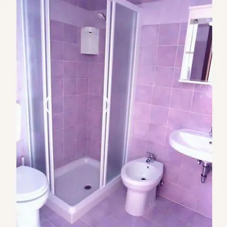Great With Outdoor Pool דירה *