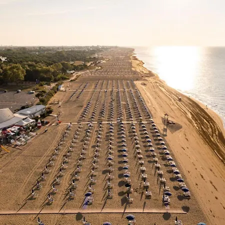 Great With Outdoor Pool Appartamento